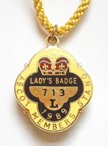 1989 Ascot horse racing club badge