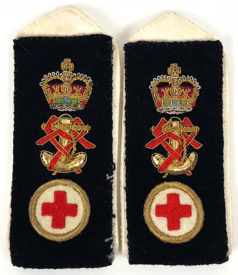 QARNNS Nursing Sister pair of tippet rank badges named